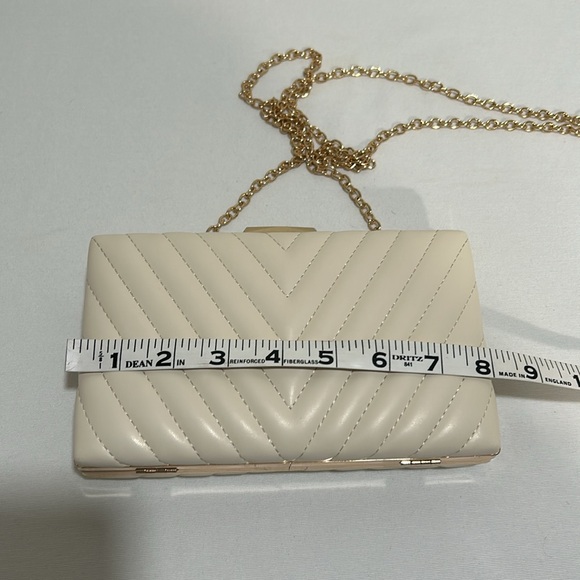 NEIMAN MARCUS WOMEN SNAP CLUTCH CROSSBODY GOLD CHAIN BONE - Picture 7 of 10